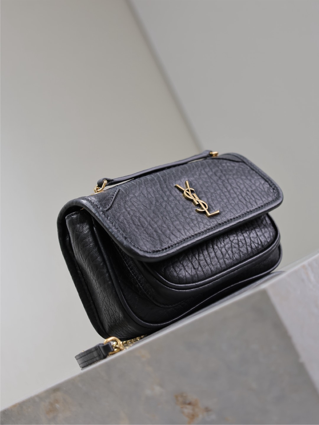 [TOP] Yves Saint Laurent YSL Elephant Texture Niki Bag Lambskin 18x12.5x5cm - Black&SHW/GHW