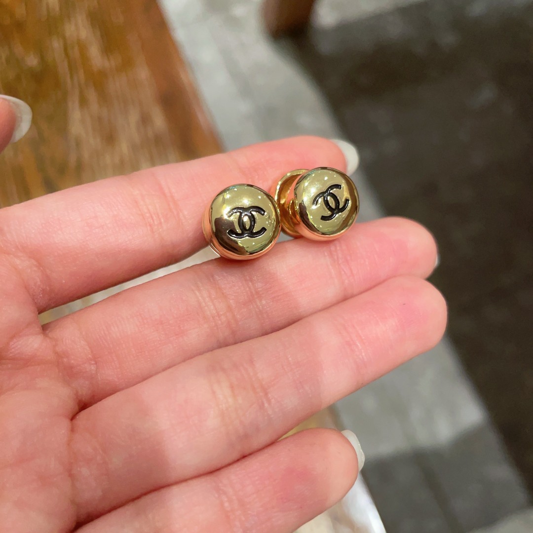 [TOP] CHANEL Earrings - 2 Colors