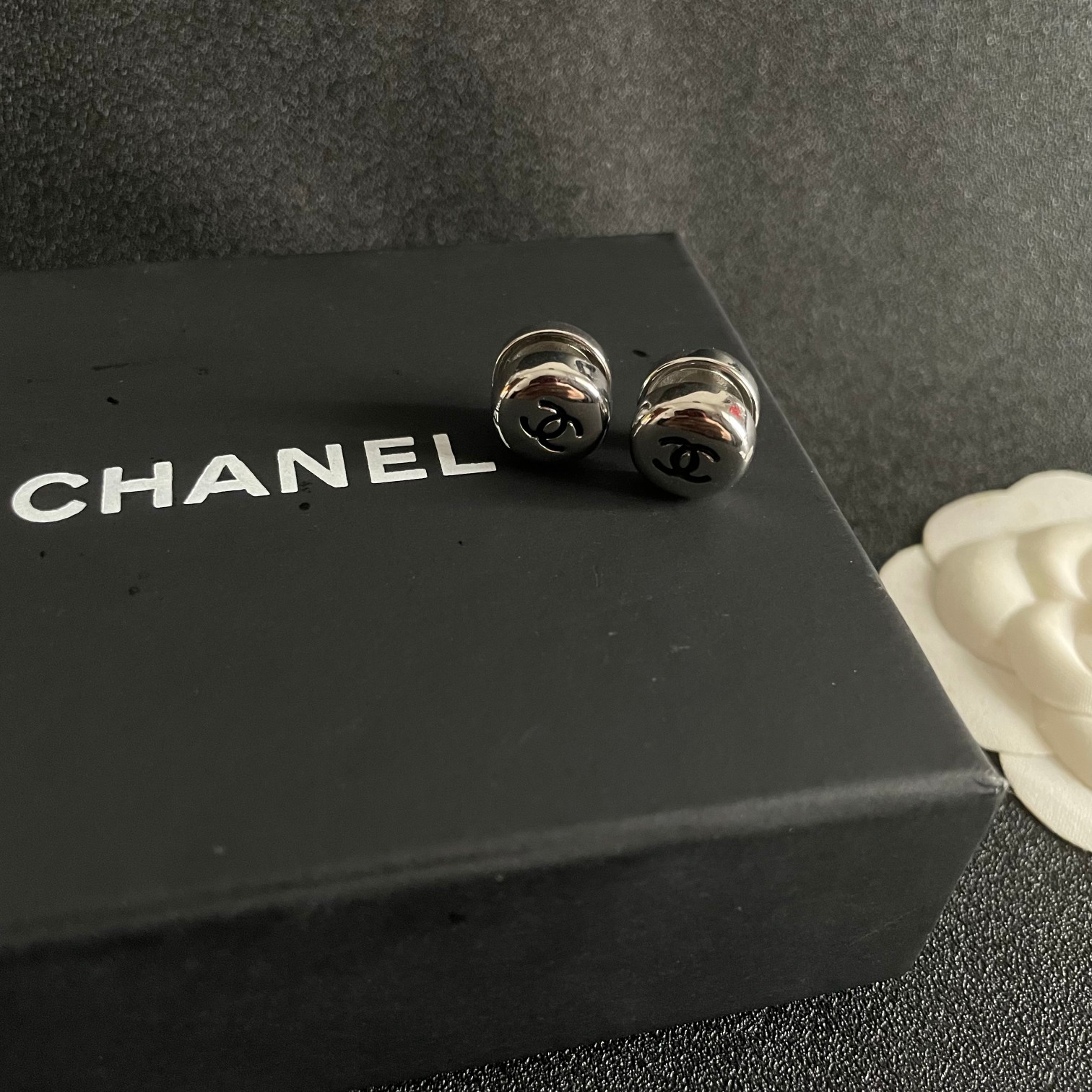 [TOP] CHANEL Earrings - 2 Colors