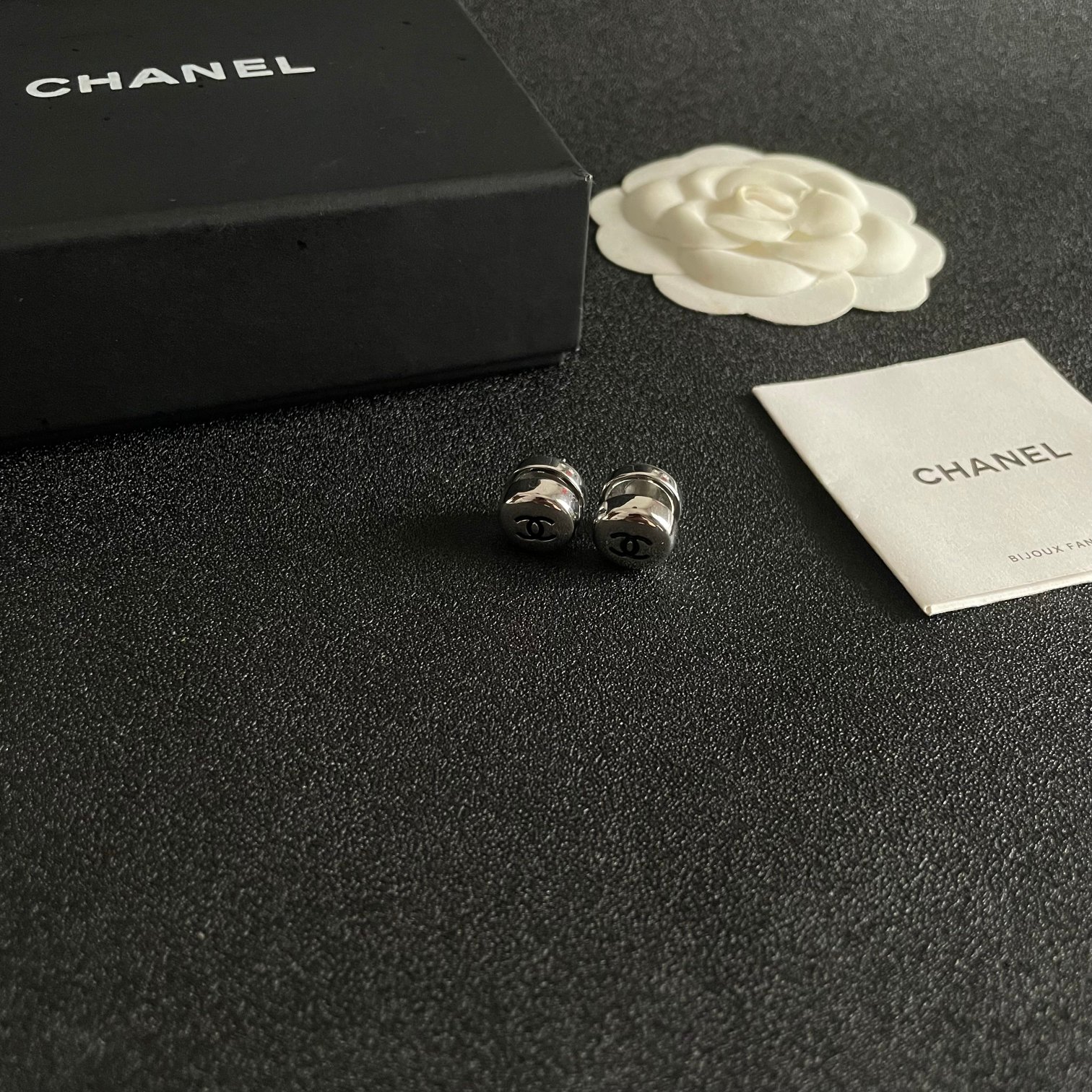 [TOP] CHANEL Earrings - 2 Colors