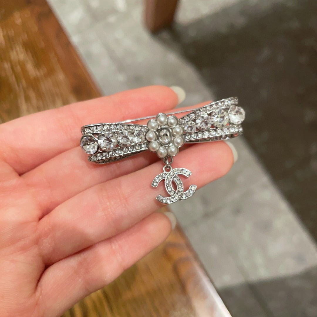 [TOP] CHANEL  Brooch - Sliver