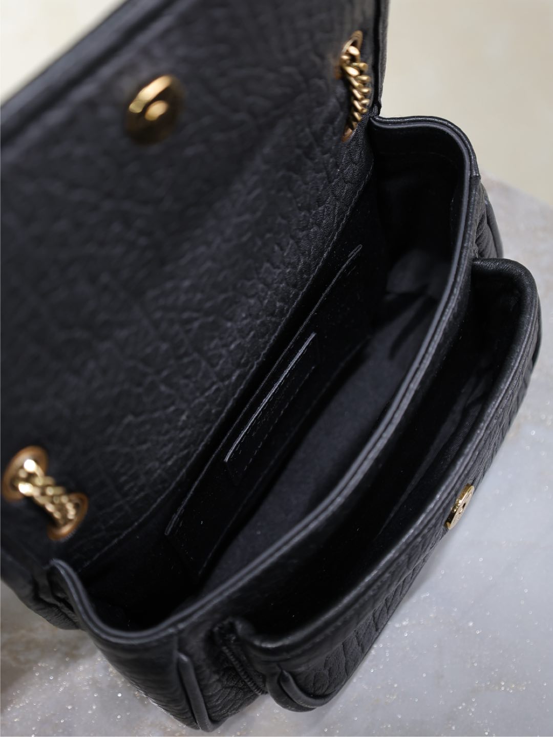 [TOP] Yves Saint Laurent YSL Elephant Texture Niki Bag Lambskin 18x12.5x5cm - Black&SHW/GHW