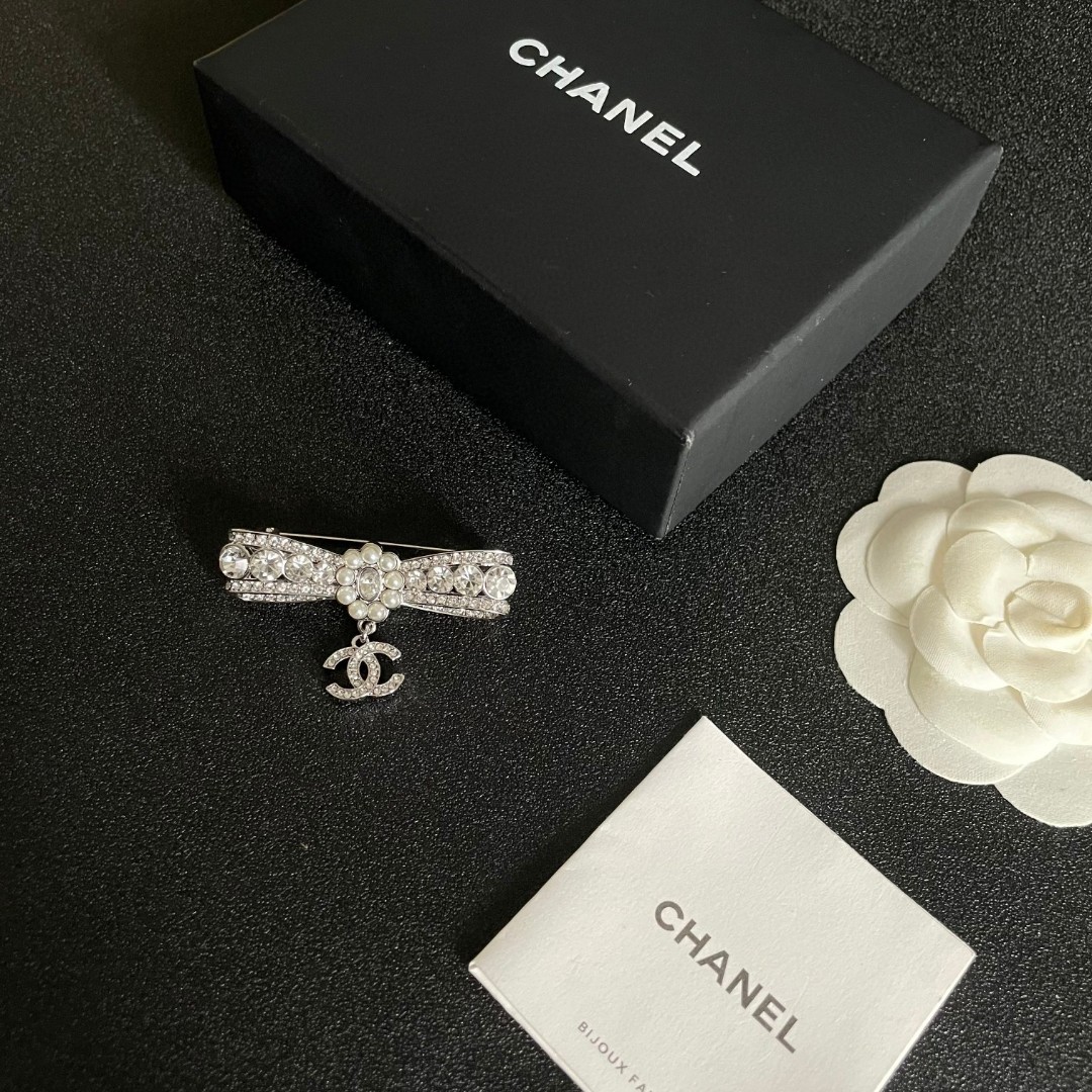 [TOP] CHANEL  Brooch - Sliver