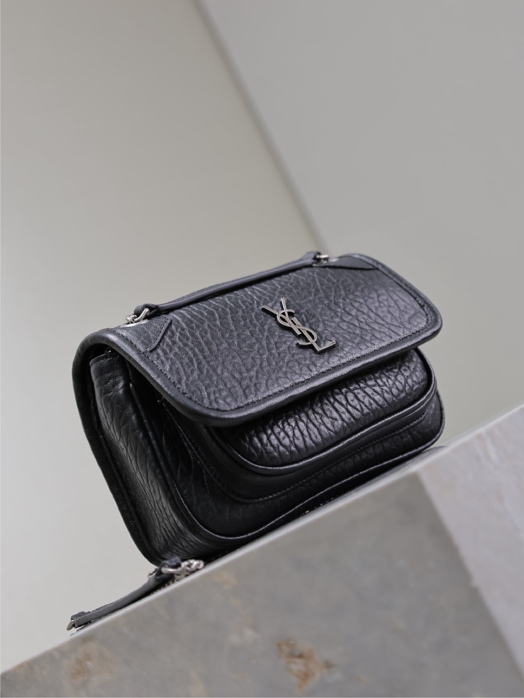 [TOP] Yves Saint Laurent YSL Elephant Texture Niki Bag Lambskin 18x12.5x5cm - Black&SHW/GHW
