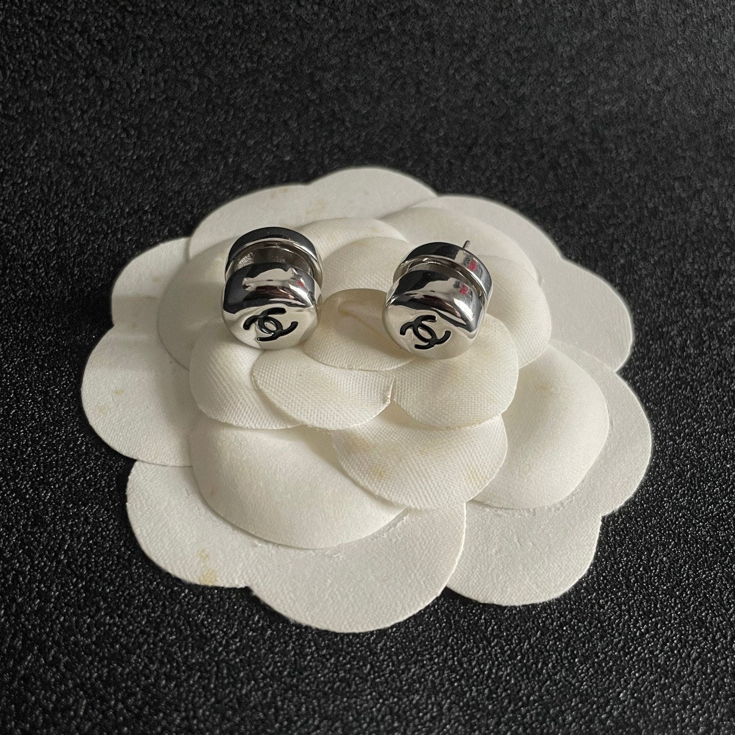 [TOP] CHANEL Earrings - 2 Colors