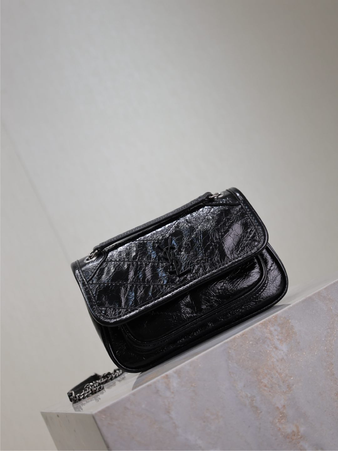 [TOP] Yves Saint Laurent YSL Niki Bag Waxy Leather 18x12.5x5cm - Black