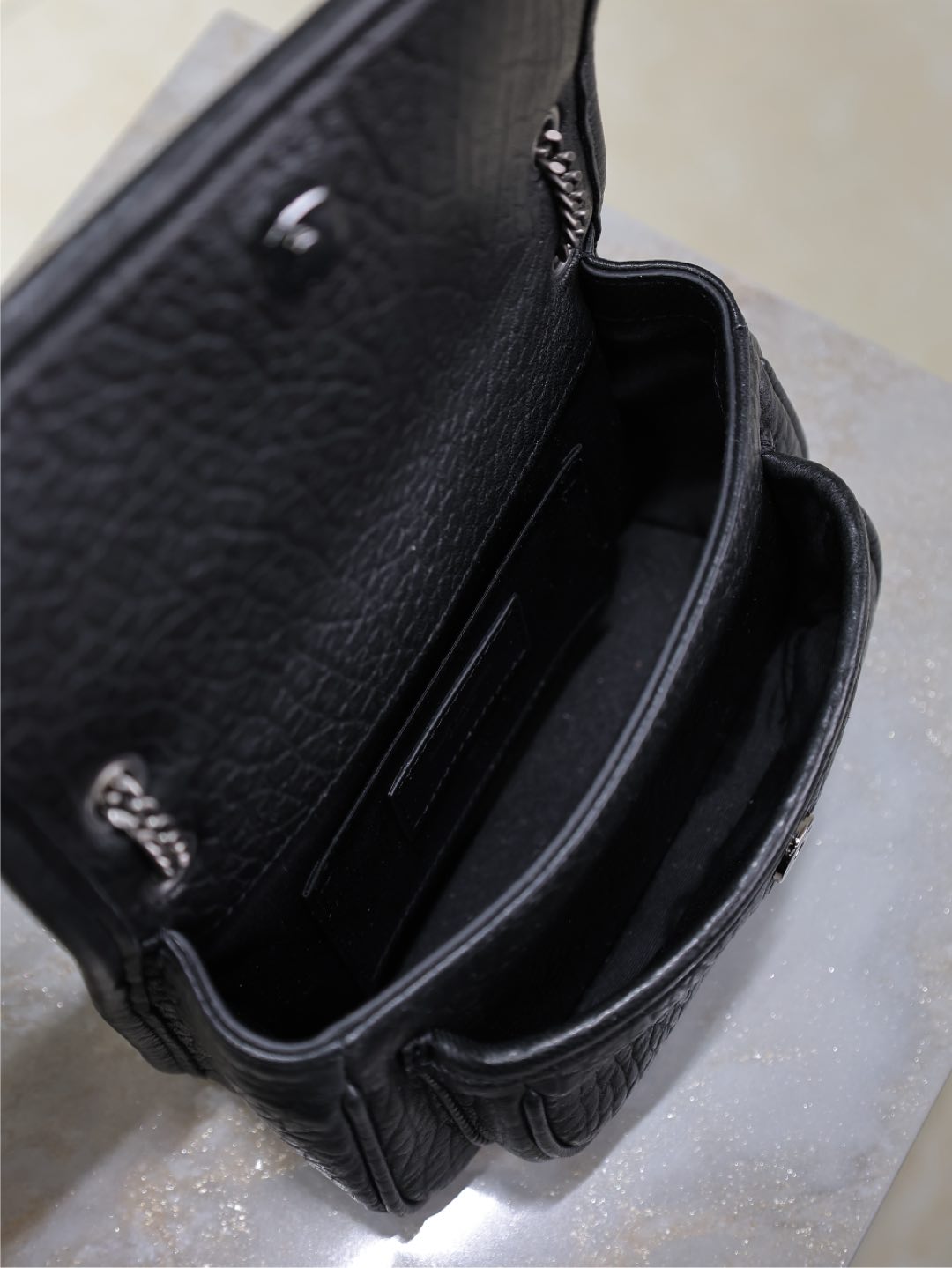 [TOP] Yves Saint Laurent YSL Elephant Texture Niki Bag Lambskin 18x12.5x5cm - Black&SHW/GHW