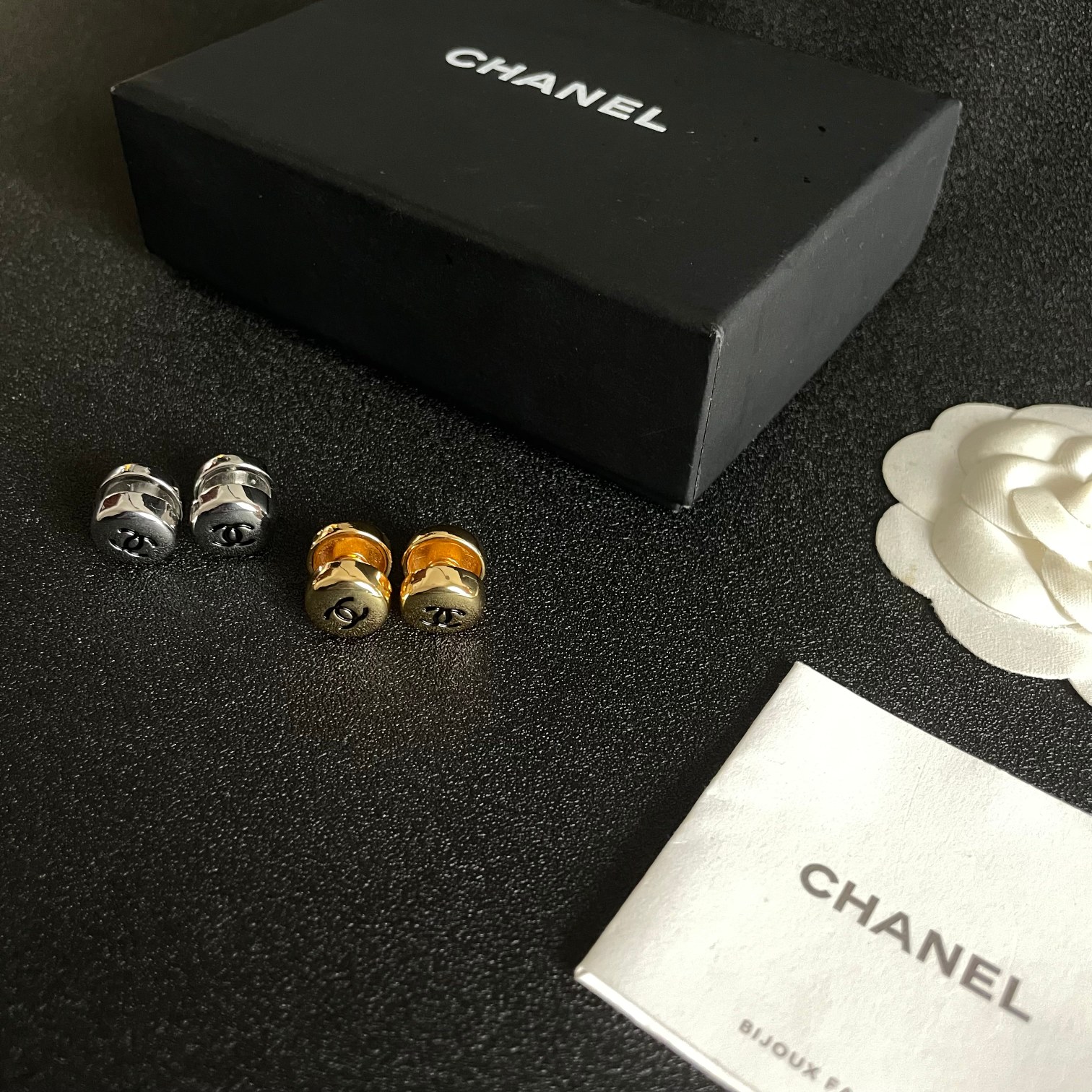 [TOP] CHANEL Earrings - 2 Colors