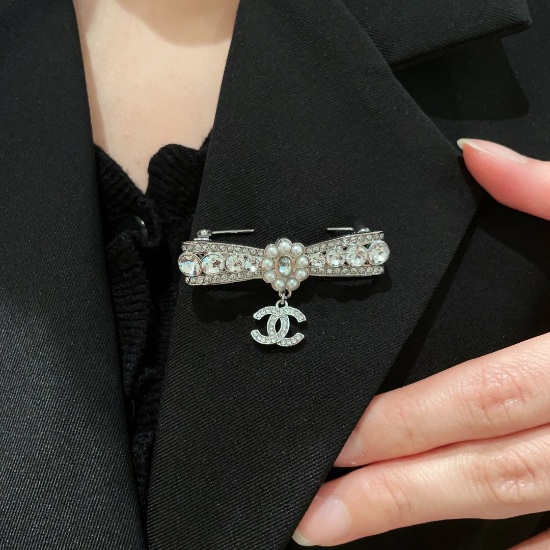 [TOP] CHANEL  Brooch - Sliver