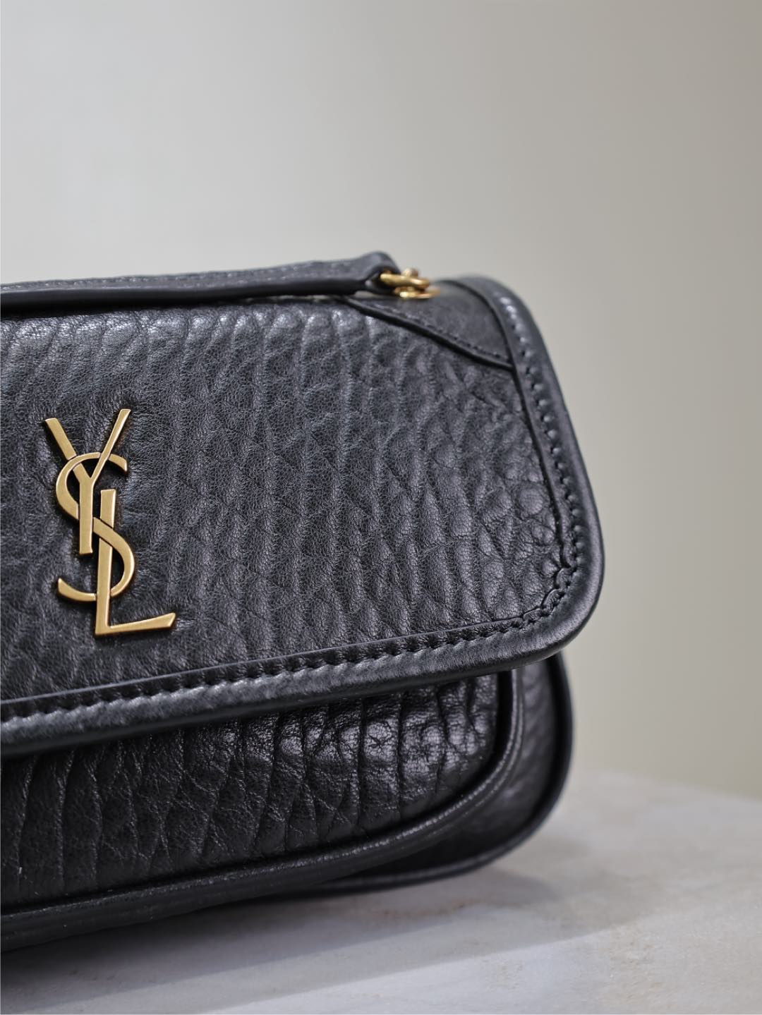 [TOP] Yves Saint Laurent YSL Elephant Texture Niki Bag Lambskin 18x12.5x5cm - Black&SHW/GHW