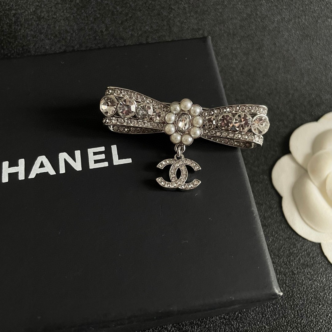 [TOP] CHANEL  Brooch - Sliver