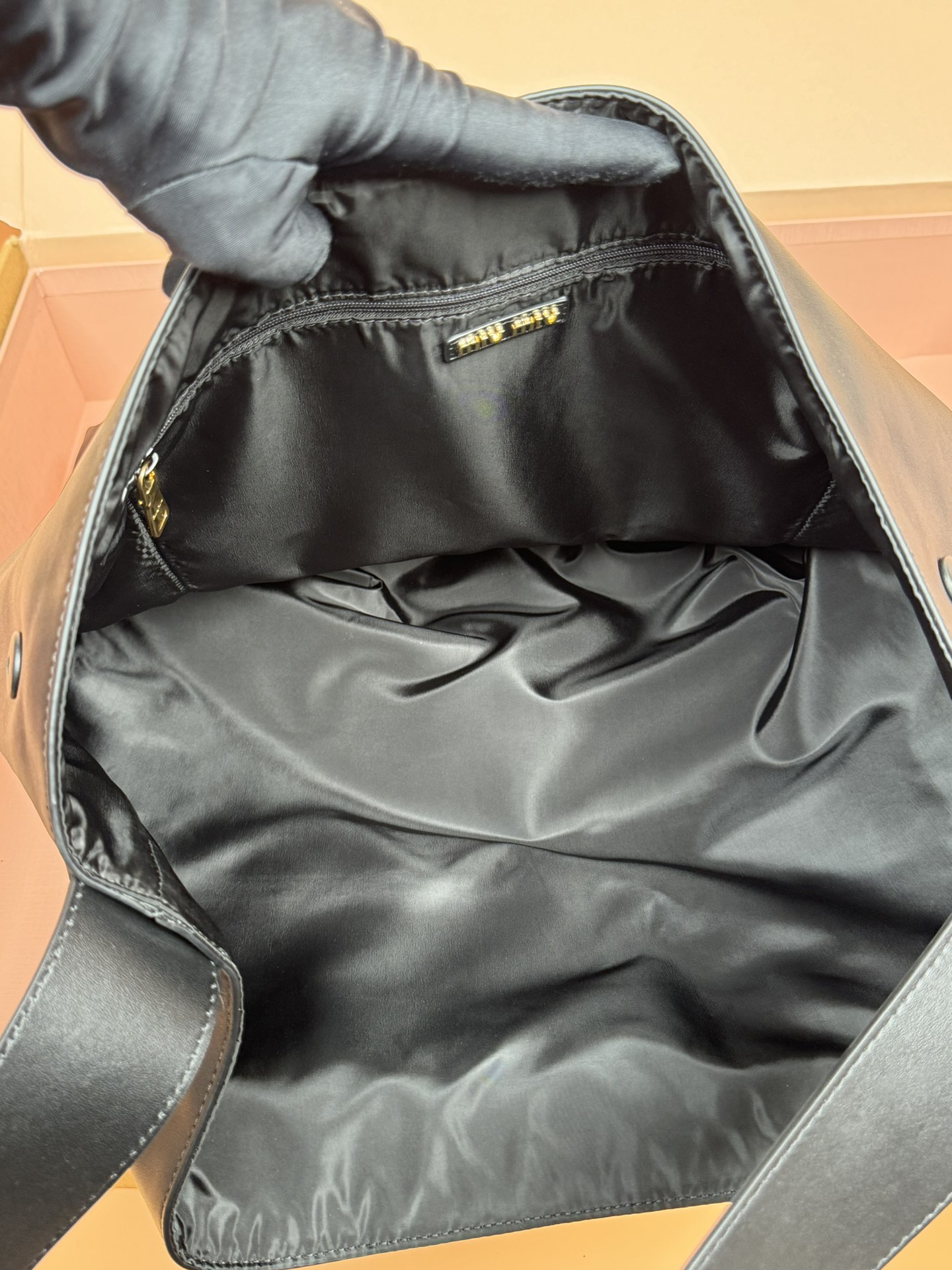 [TOP] Miu Miu Cow Leather Hobo Shoulder Strap Underarm Bag 38.5×39×11cm/41×46×11cm - Black