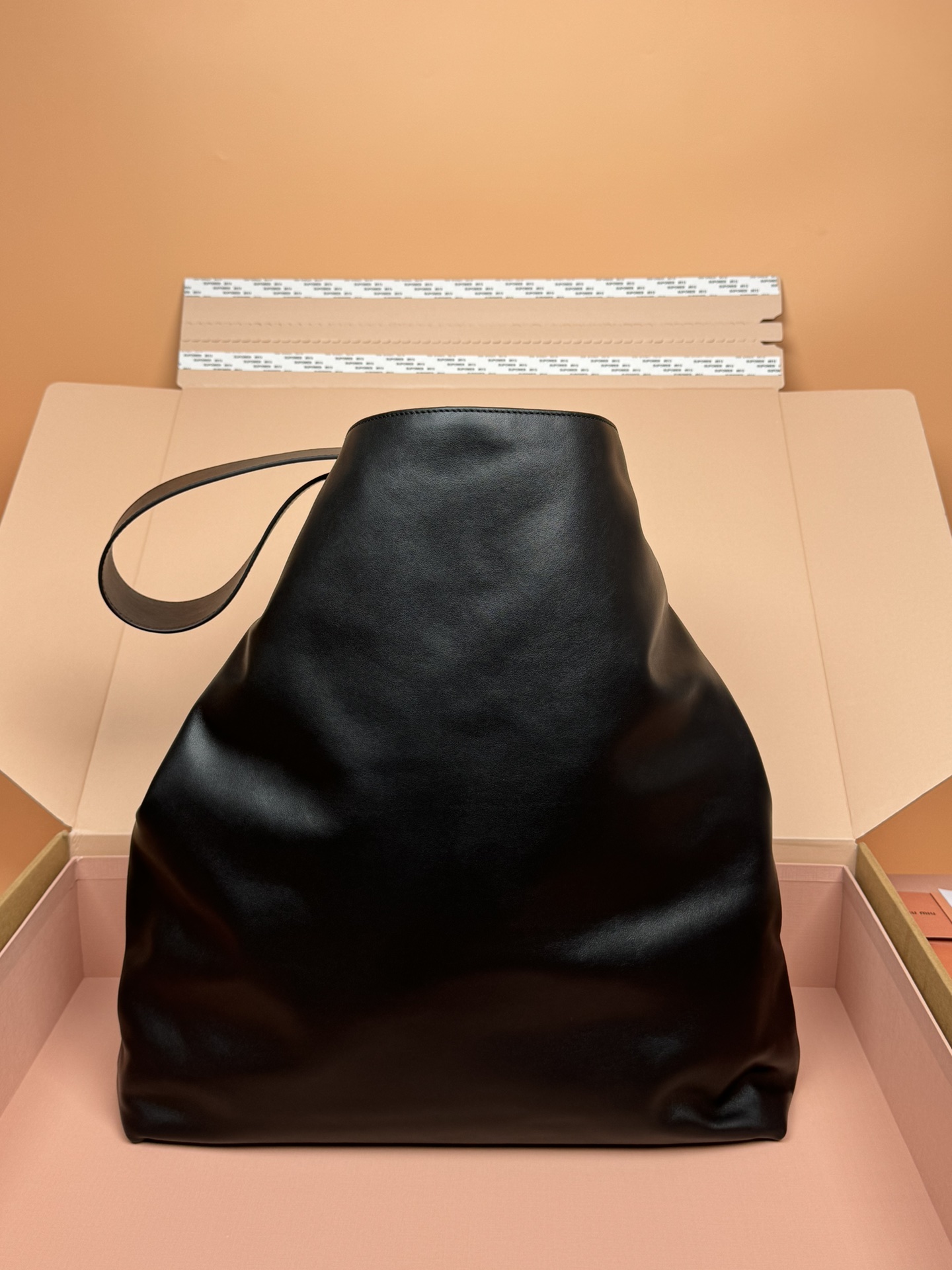 [TOP] Miu Miu Cow Leather Hobo Shoulder Strap Underarm Bag 38.5×39×11cm/41×46×11cm - Black