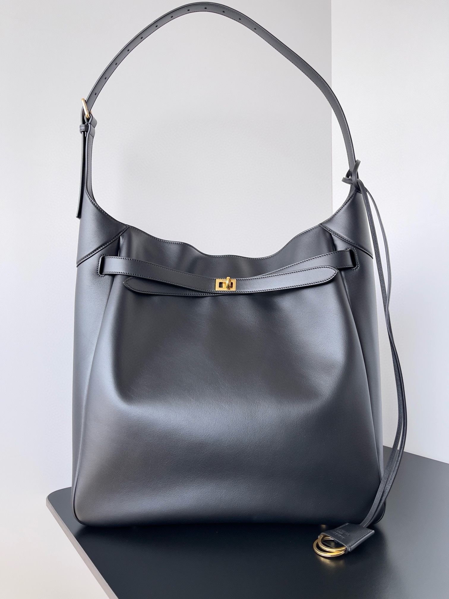 [TOP] BALENCIAGA Bel Air Hobo Bag 25.9 *26.9*9.9cm/43.9*39.8 *14.9cm - Black & GHW/SHW