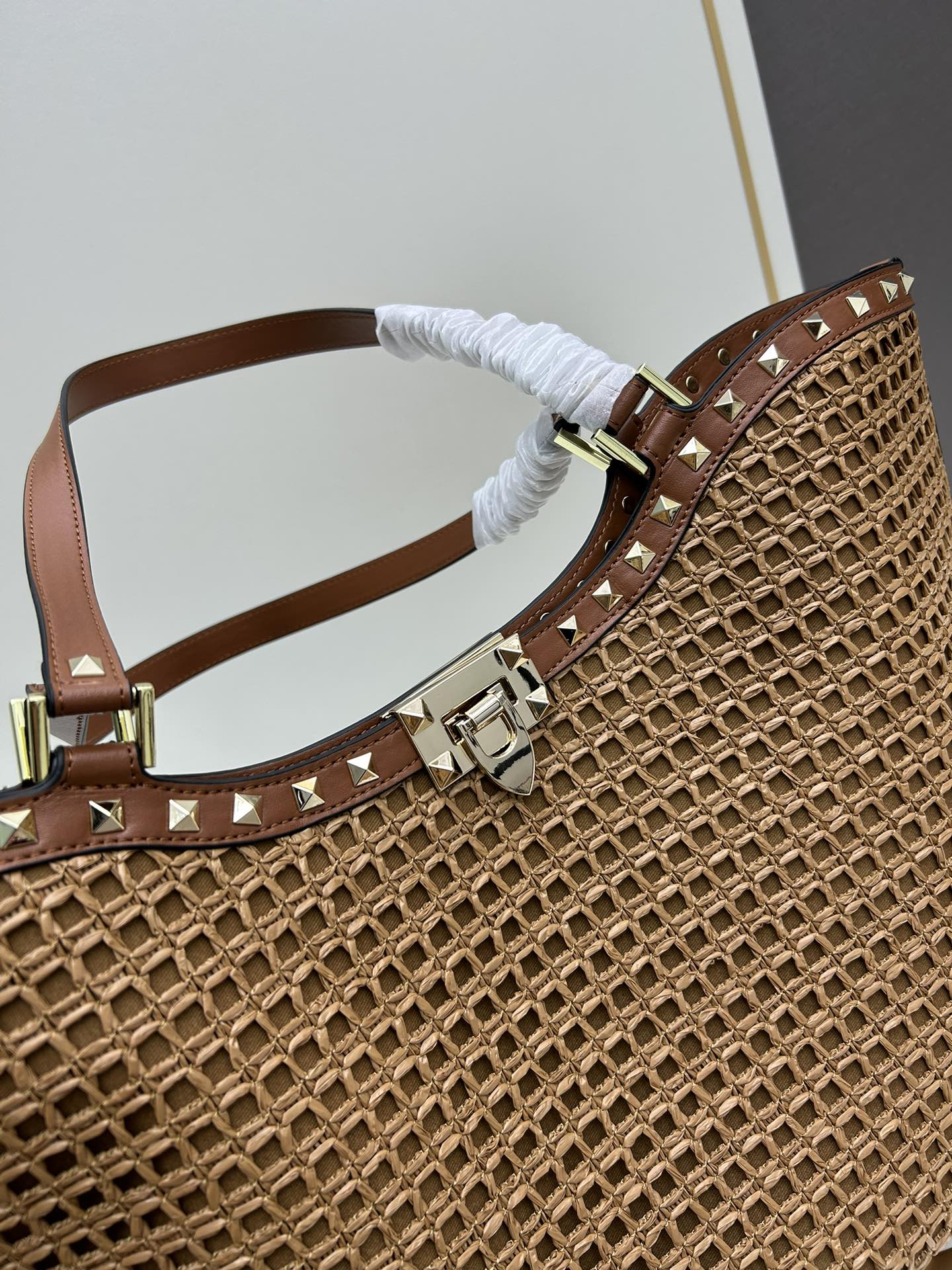 [TOP] VALENTINO Woven Raffia Tote Bag 30x14x30cm - 2 Color