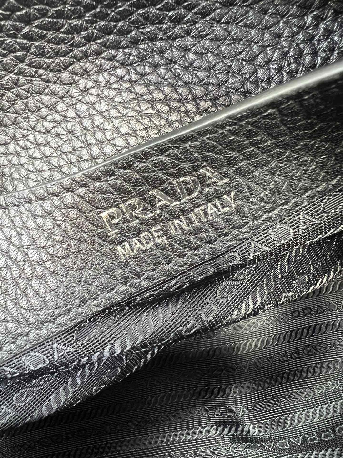 [TOP] PRADA Cowhide Handbag 23×21×13cm - 3 Colour