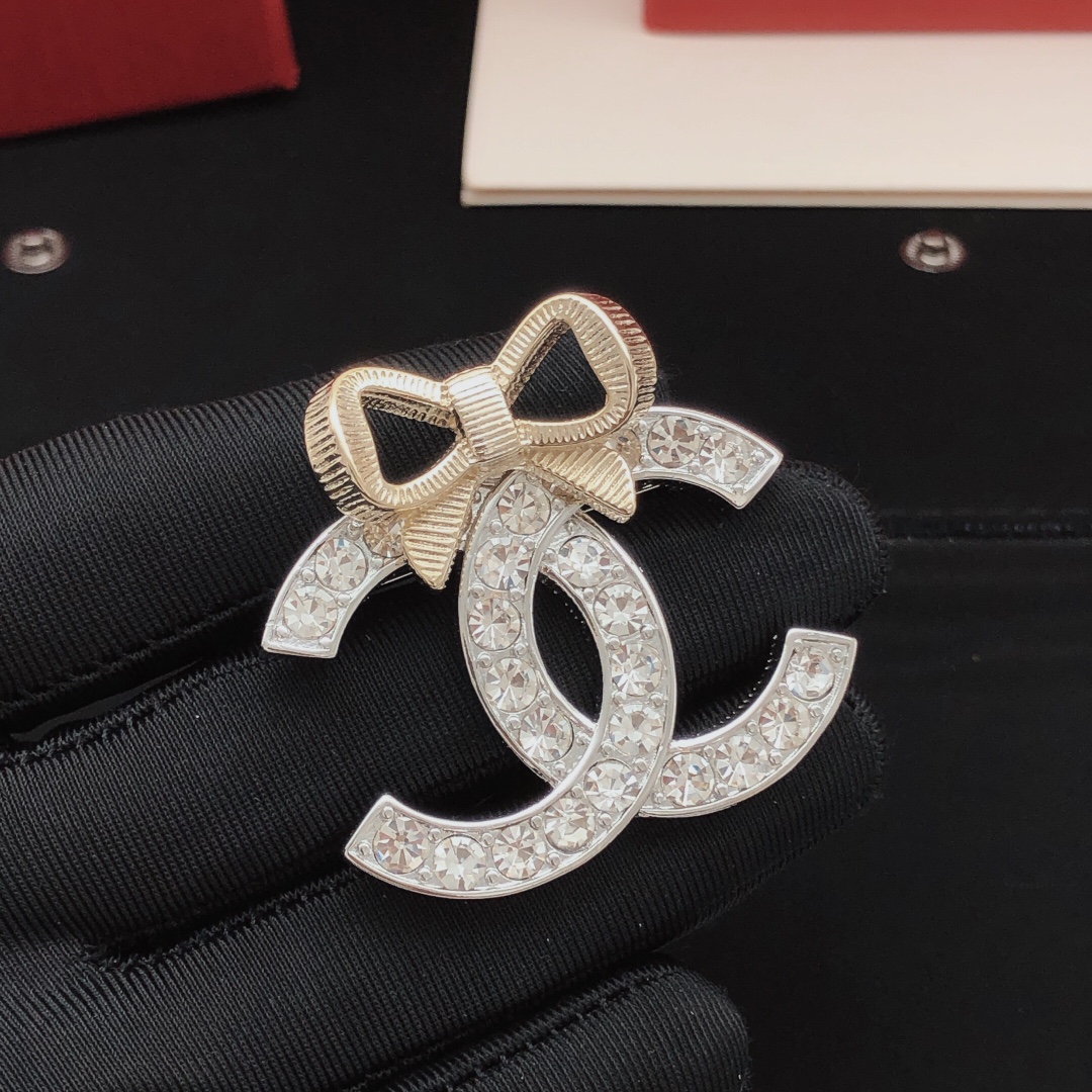 [TOP] CHANEL  Brooch - Sliver