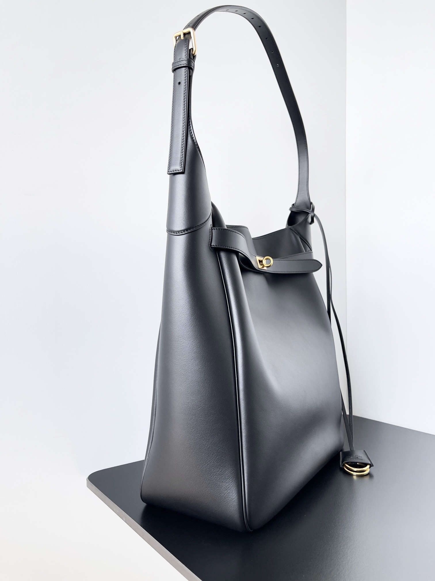 [TOP] BALENCIAGA Bel Air Hobo Bag 25.9 *26.9*9.9cm/43.9*39.8 *14.9cm - Black & GHW/SHW