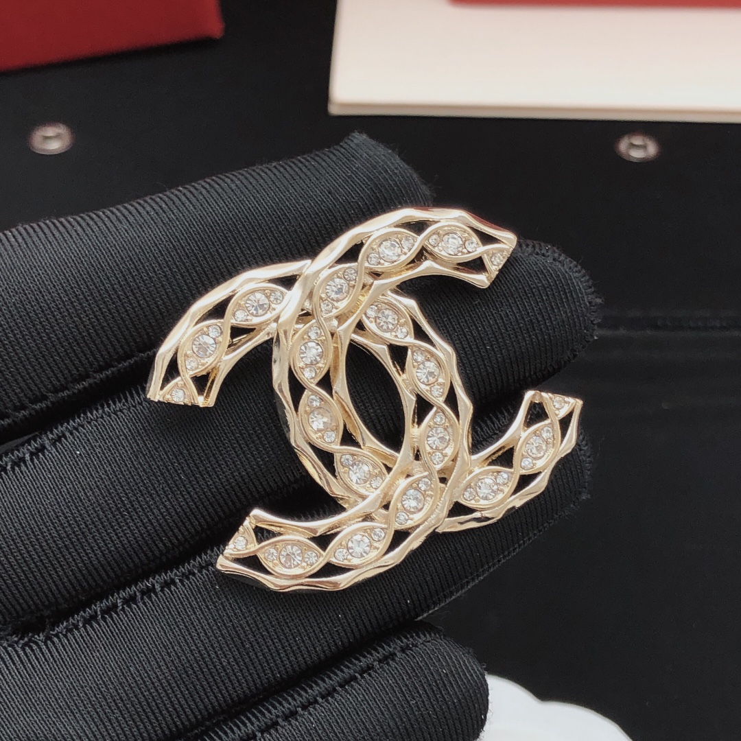 [TOP] CHANEL  Brooch - Gold
