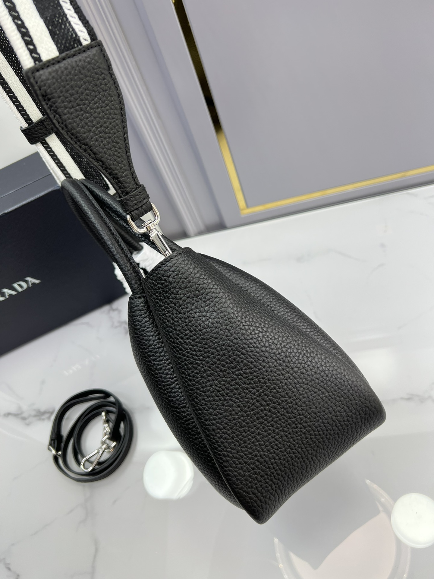 [TOP] PRADA Cowhide Handbag 23×21×13cm - 3 Colour