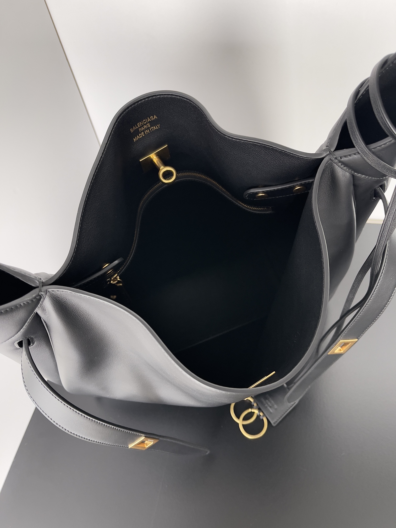 [TOP] BALENCIAGA Bel Air Hobo Bag 25.9 *26.9*9.9cm/43.9*39.8 *14.9cm - Black & GHW/SHW