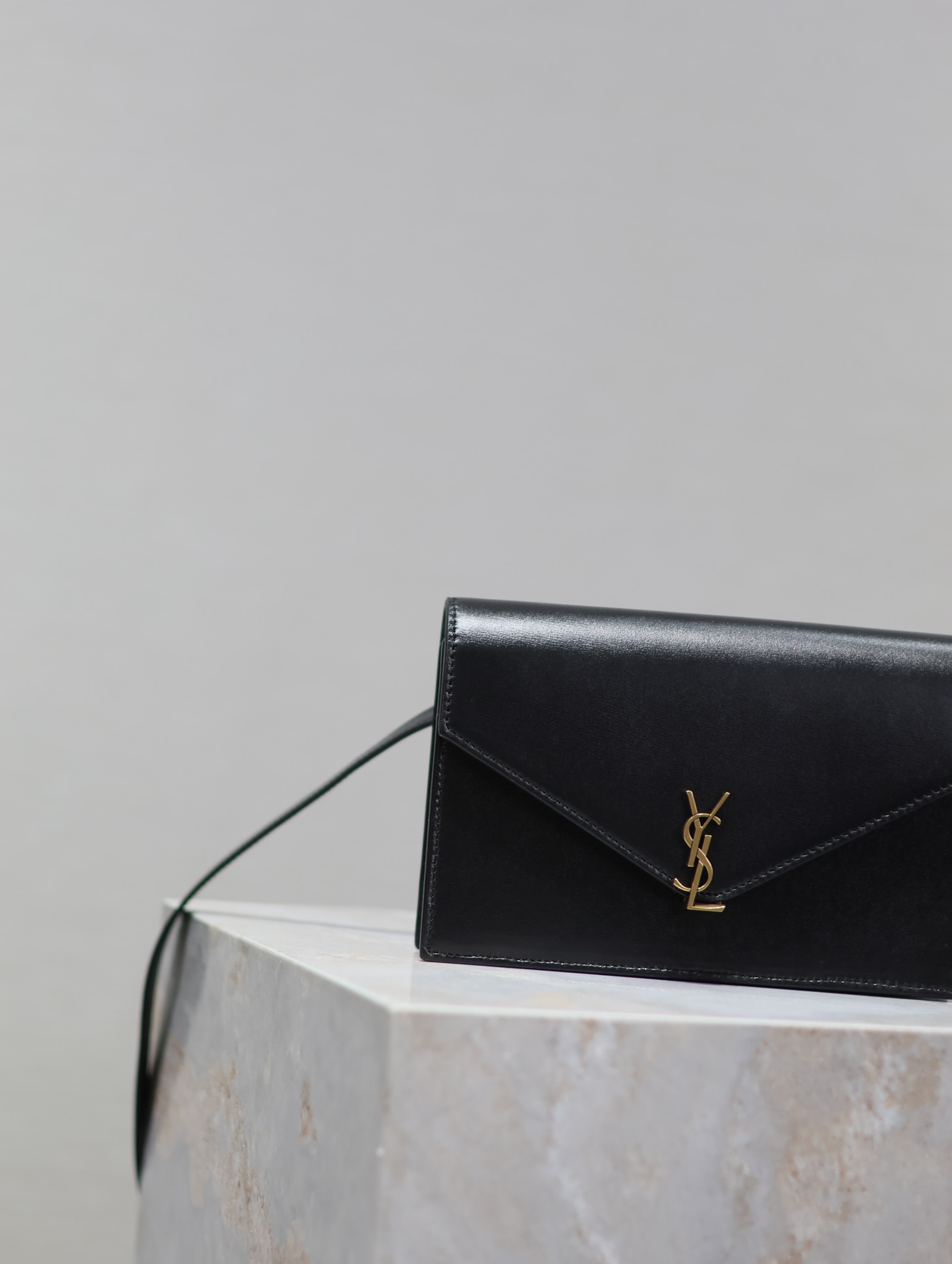 [TOP] Yves Saint Laurent YSL Cassandre-plaque Envelope Belt Bag Calfskin 19x12x3.5cm - Black&GWH