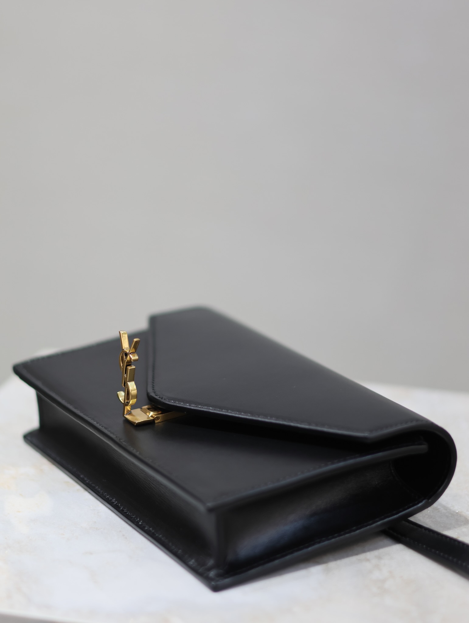 [TOP] Yves Saint Laurent YSL Cassandre-plaque Envelope Belt Bag Calfskin 19x12x3.5cm - Black&GWH