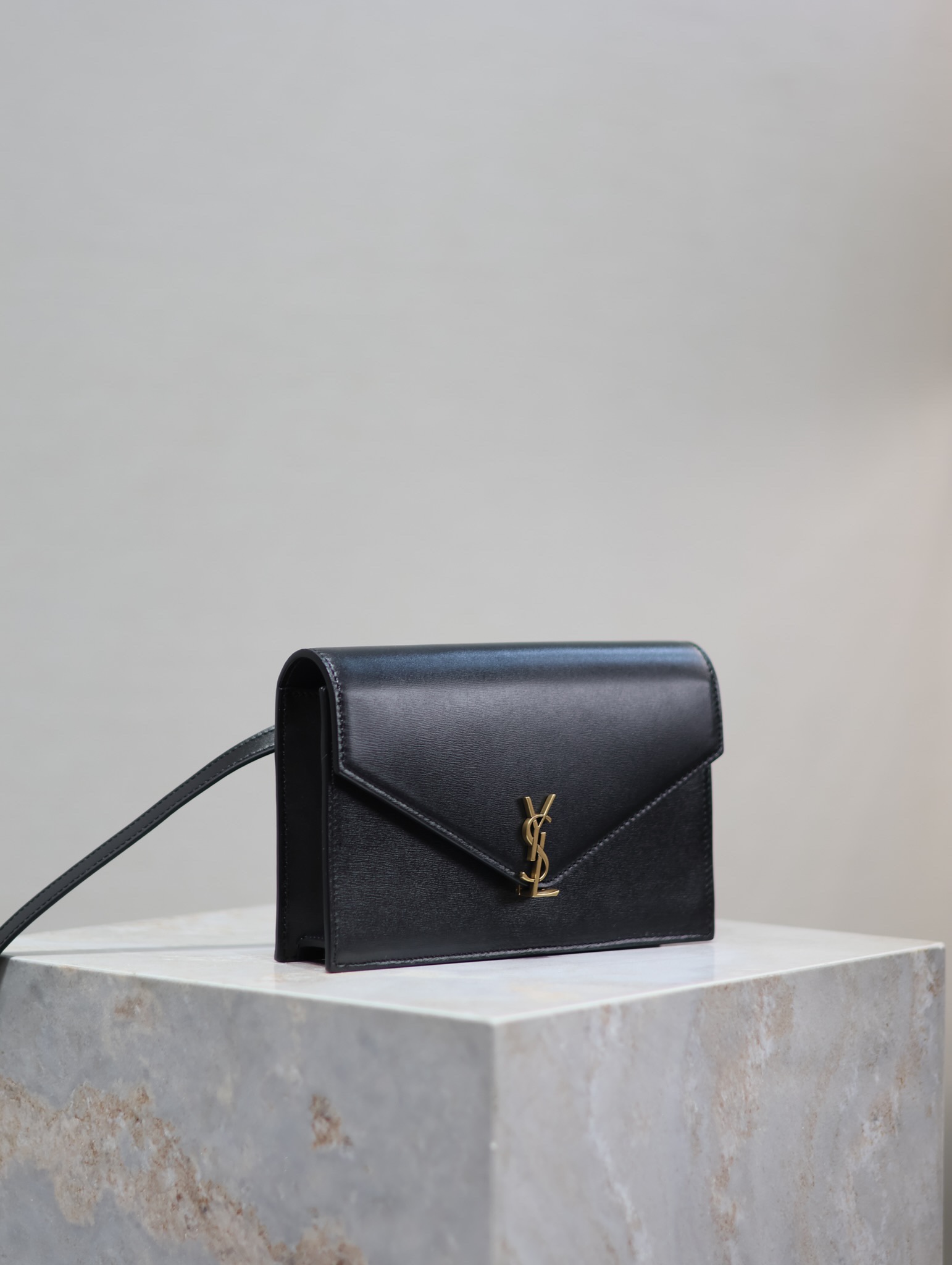 [TOP] Yves Saint Laurent YSL Cassandre-plaque Envelope Belt Bag Calfskin 19x12x3.5cm - Black&GWH