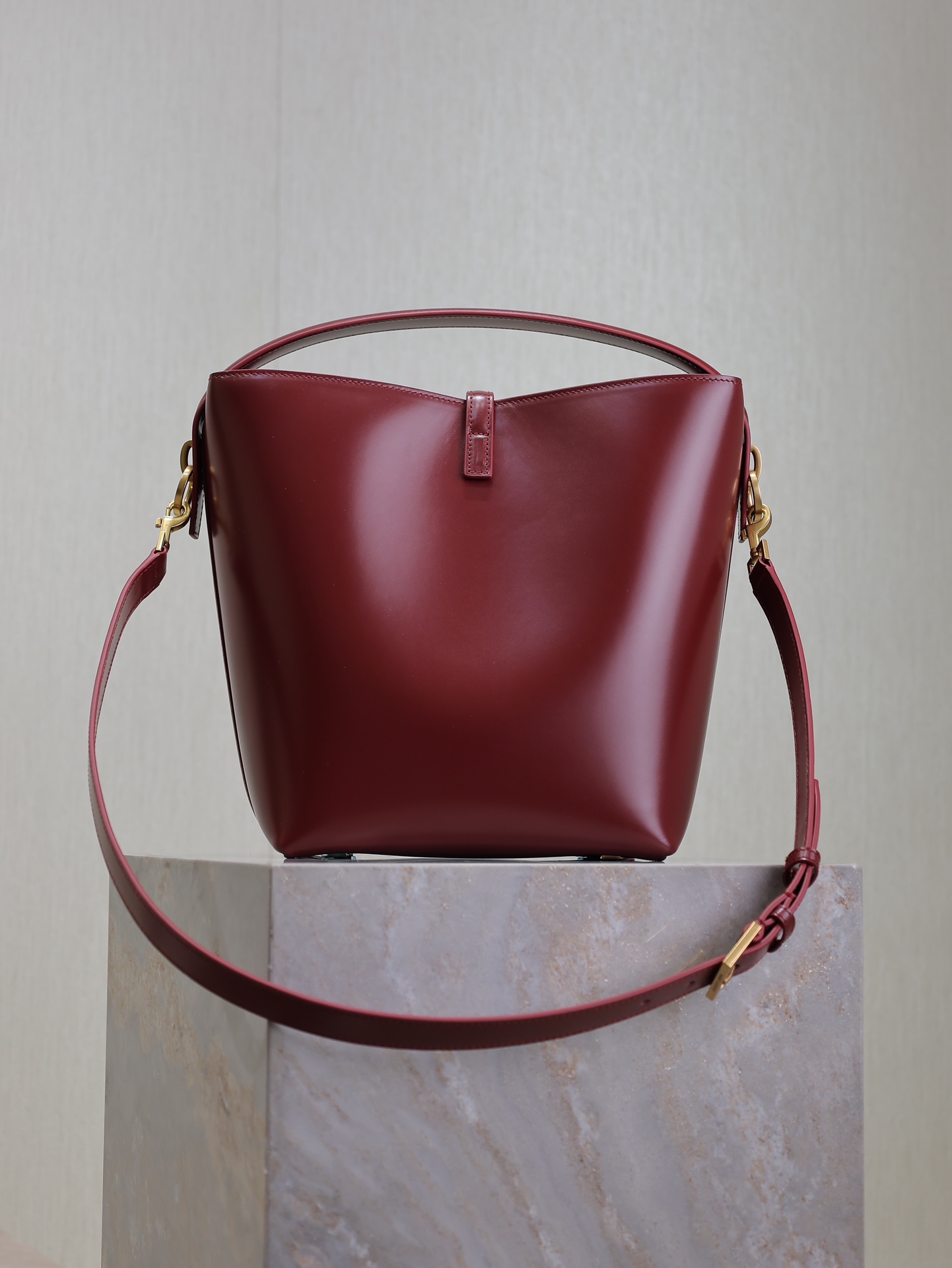 [TOP] Yves Saint Laurent YSL Le 37 Calfskin 26×20×12cm - Dark Red&GHW