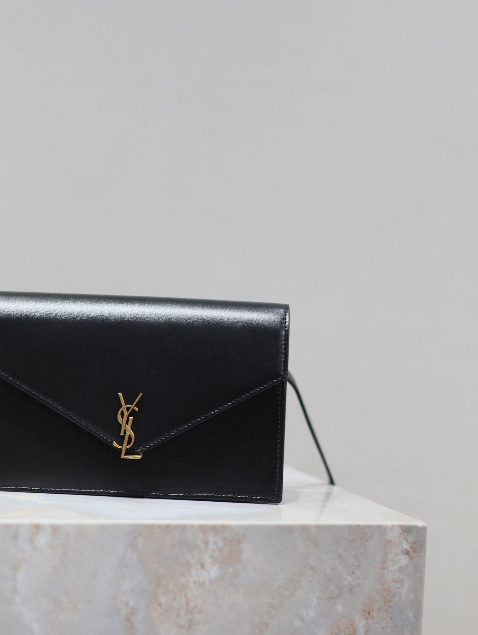 [TOP] Yves Saint Laurent YSL Cassandre-plaque Envelope Belt Bag Calfskin 19x12x3.5cm - Black&GWH