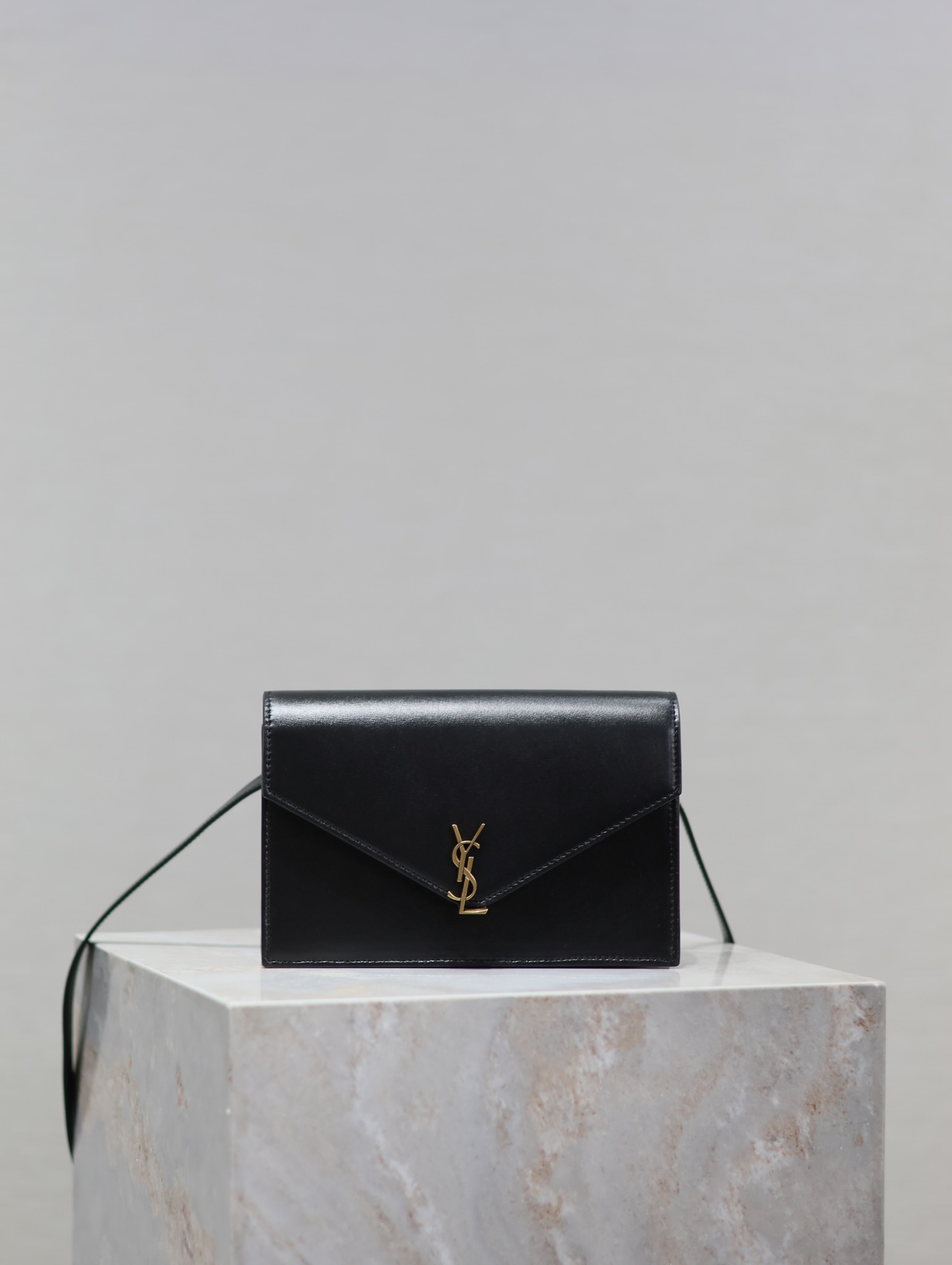 [TOP] Yves Saint Laurent YSL Cassandre-plaque Envelope Belt Bag Calfskin 19x12x3.5cm - Black&GWH