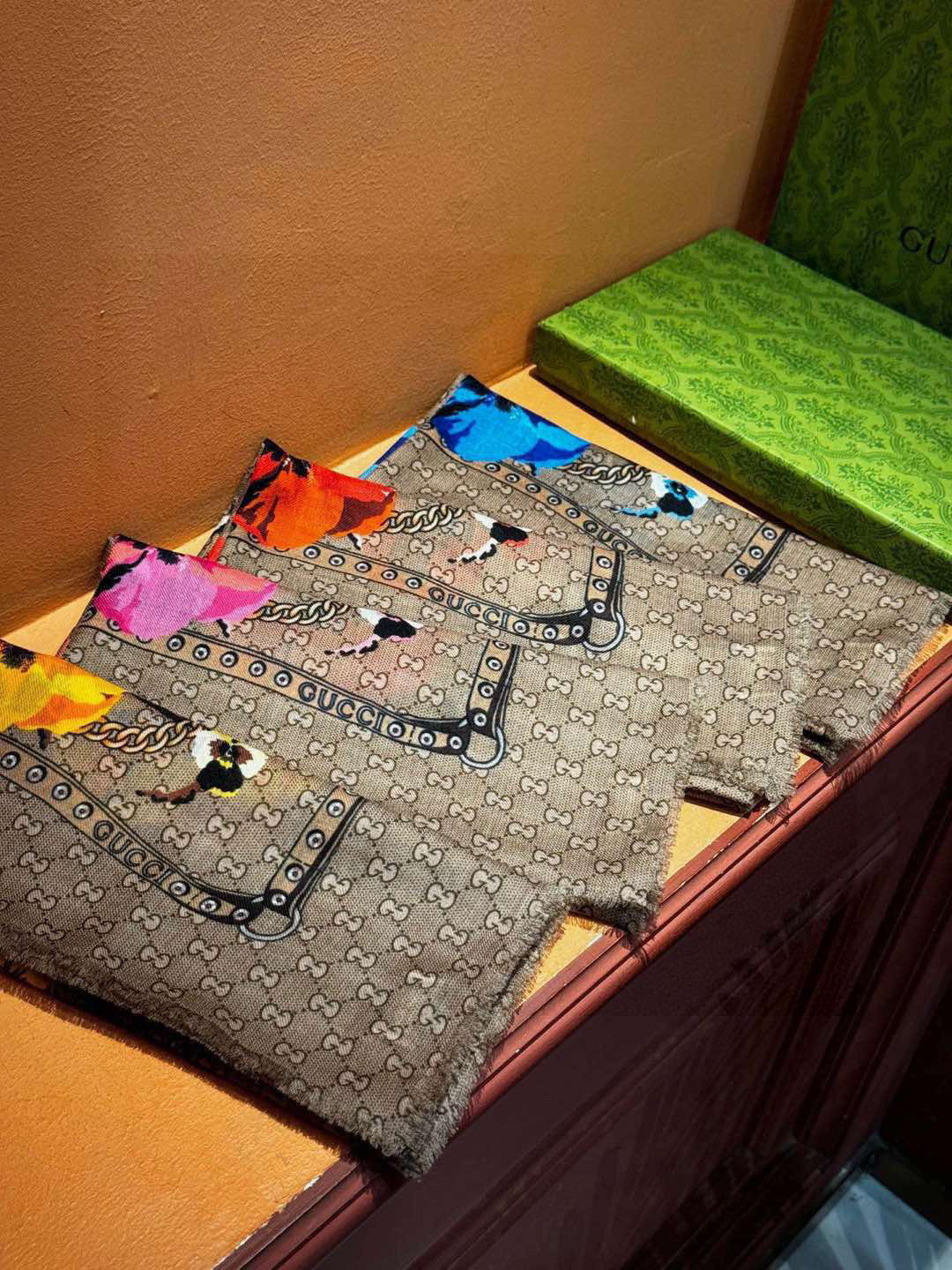 [TOP] GUCCI Florial Square Scarf 140 x 140 cm - 4 Colors