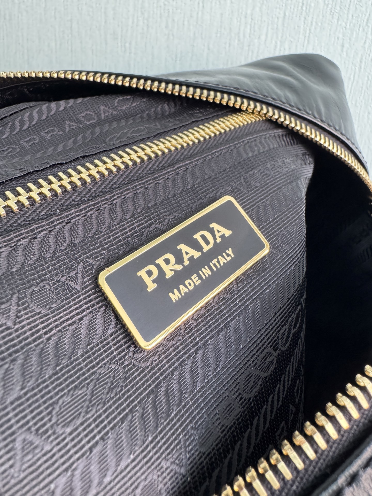 [Top] PRADA Oil Wax Leather Bag 30x14x13.5cm - 3 Colour