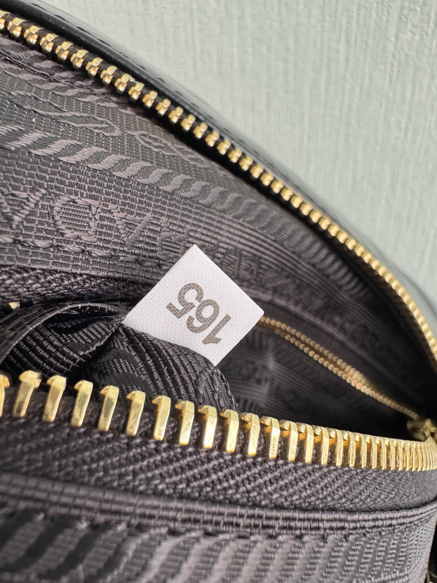 [Top] PRADA Oil Wax Leather Bag 30x14x13.5cm - 3 Colour