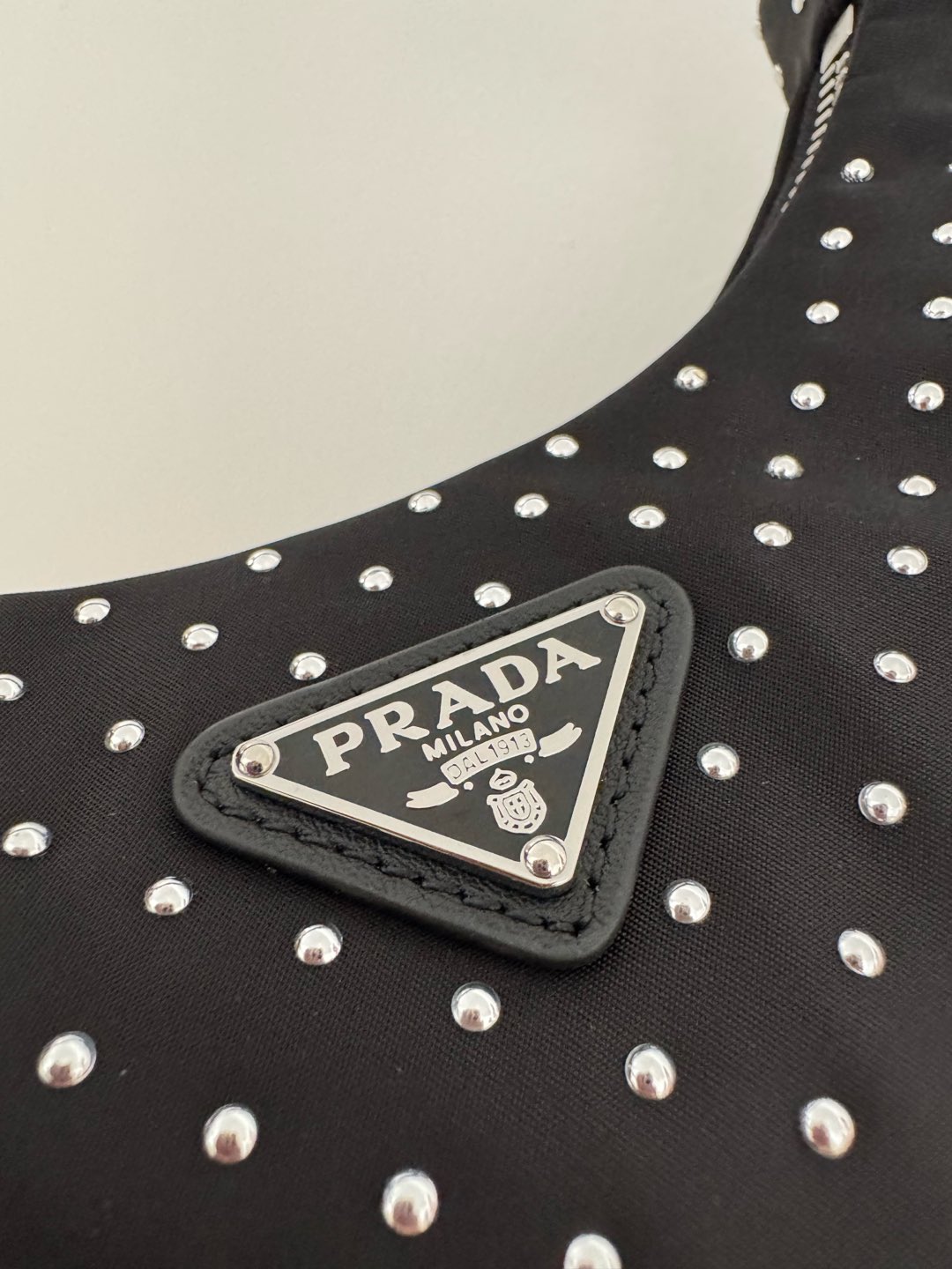 [TOP] PRADA Re-Edition 2000 Bag Hobo Underarm Bag 23x13x5cm - Black