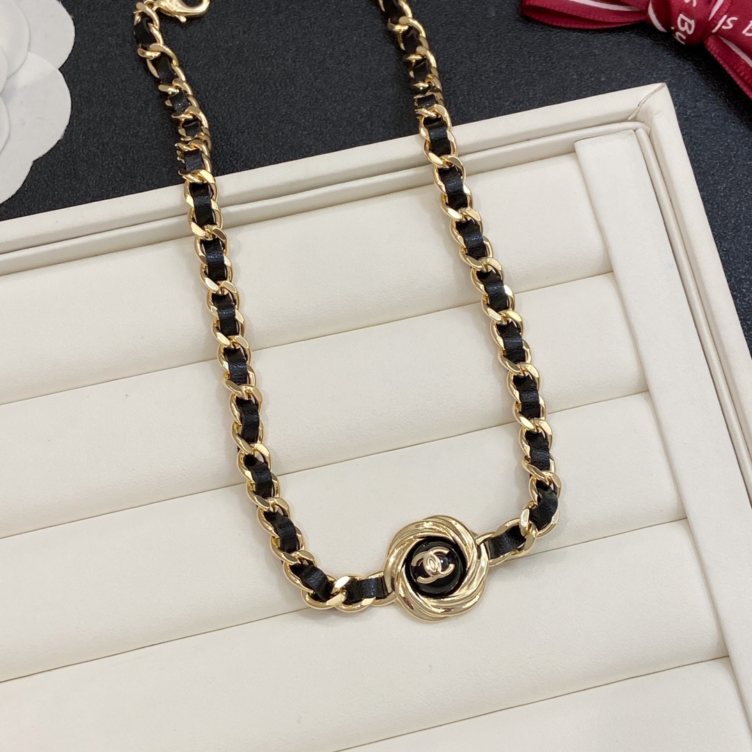 [TOP] CHANEL  Necklace - Gold