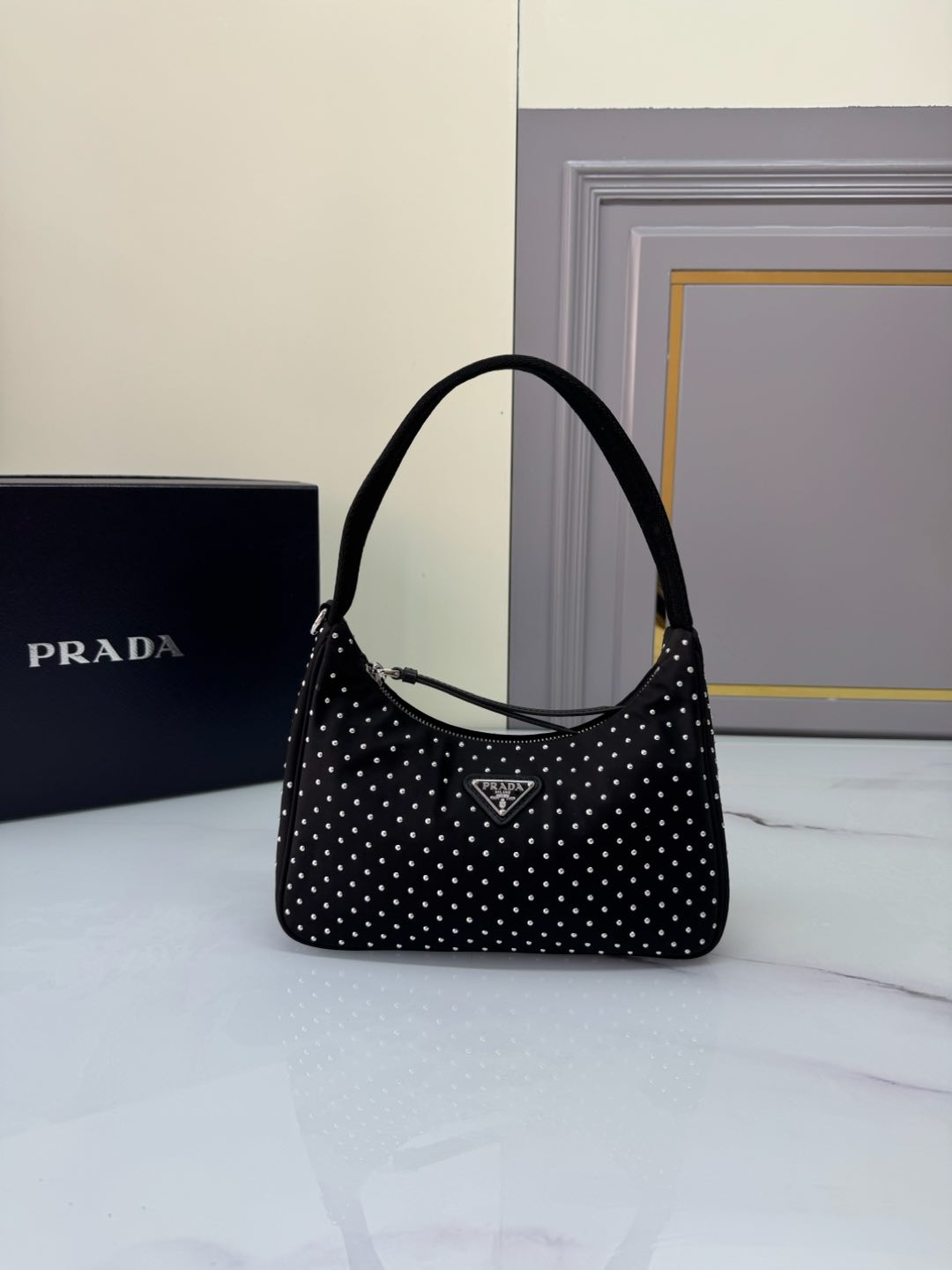 [TOP] PRADA Re-Edition 2000 Bag Hobo Underarm Bag 23x13x5cm - Black