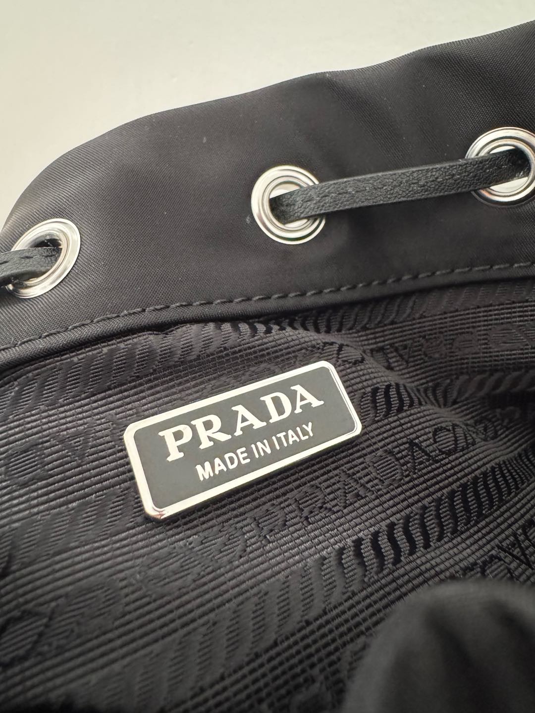 [TOP] PRADA Rivet Bucket Bag 15.5x19.5x10cm - Black