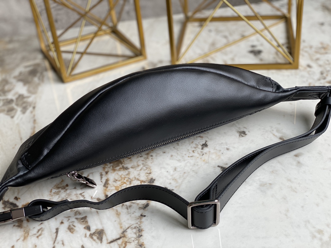 [TOP] Louis Vuitton LV Discovery Waist Bag Monogram Shadow Embossed Calfskin 47x20x9cm - Black