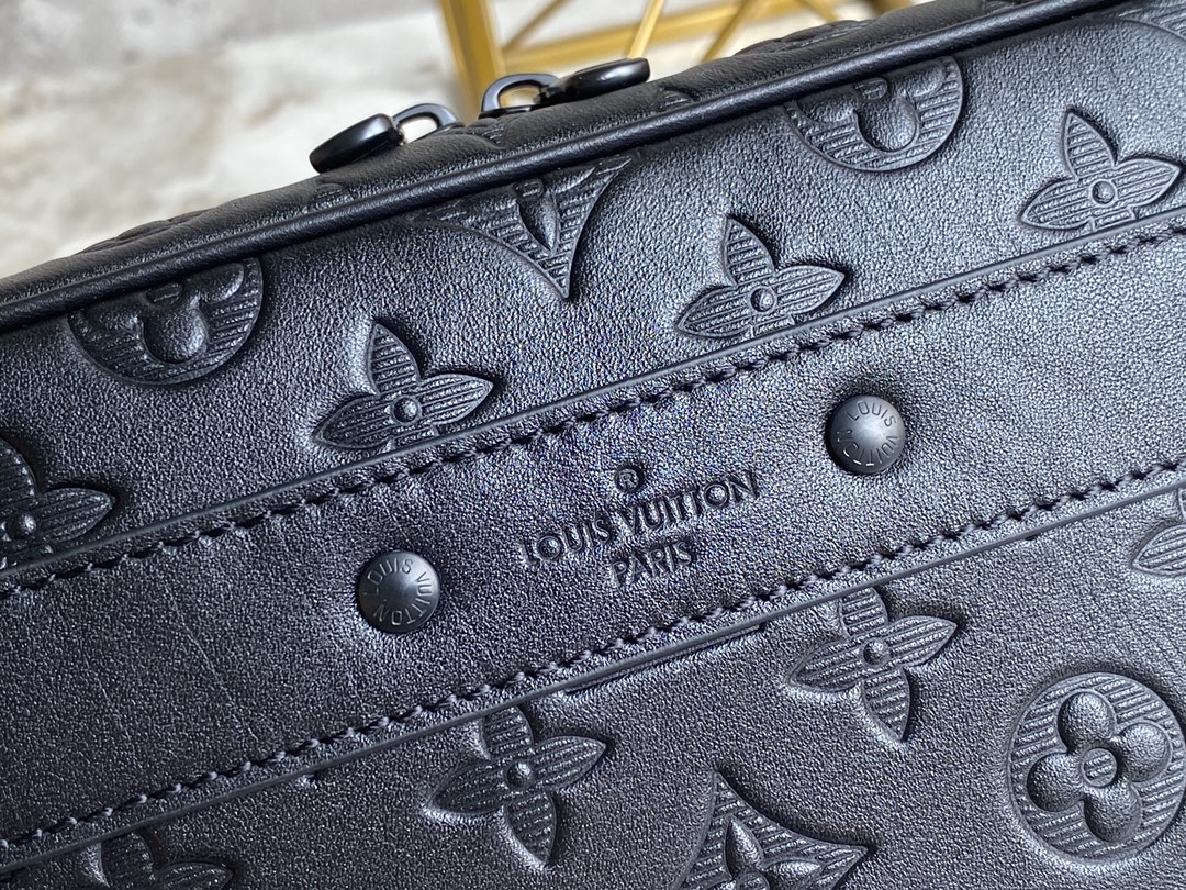 [TOP] Louis Vuitton LV Clutch Toiletry Bag in Monogram Shadow Leather 26x17x7cm - Black