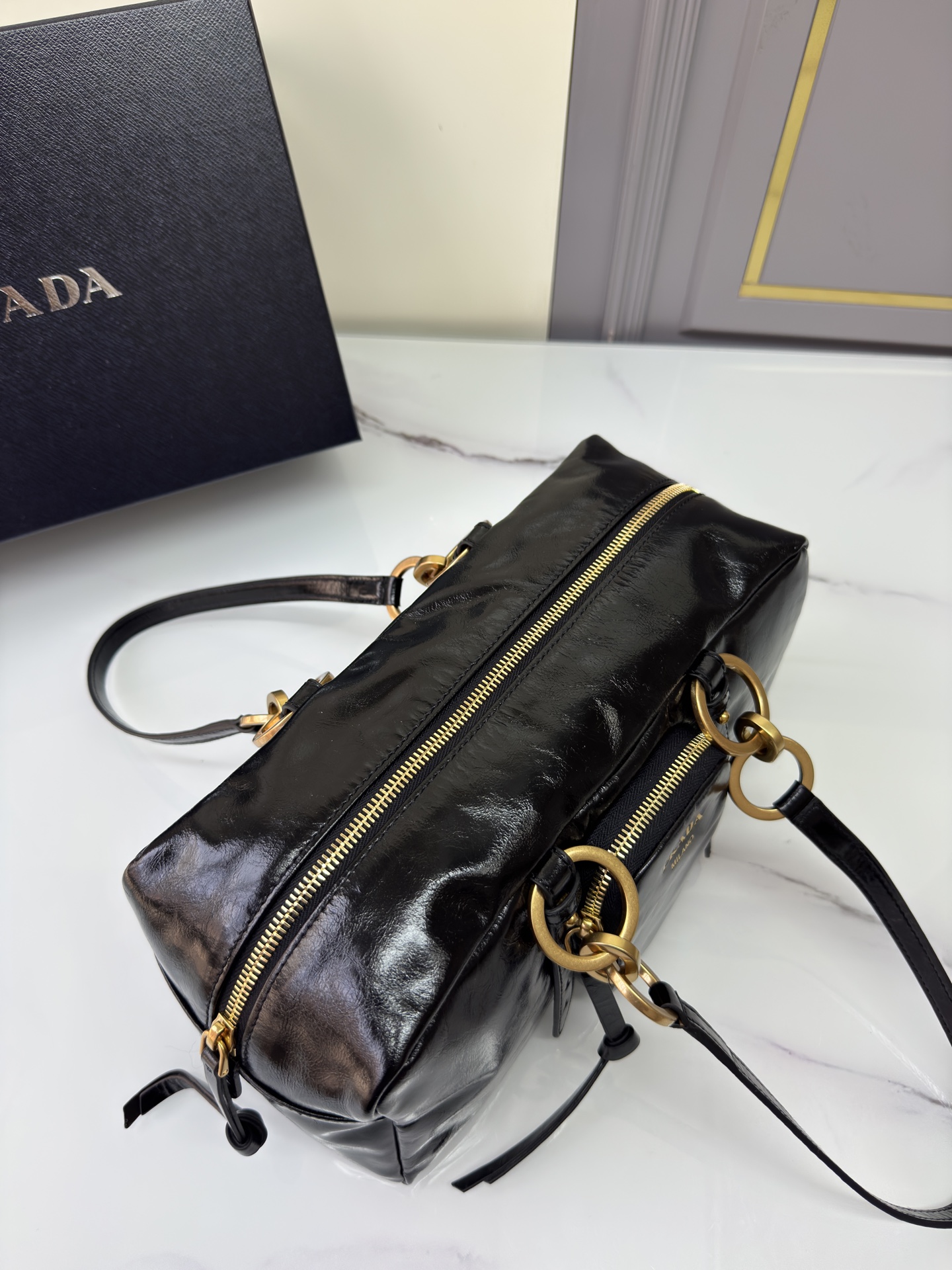 [Top] PRADA Oil Wax Leather Bag 30x14x13.5cm - 3 Colour