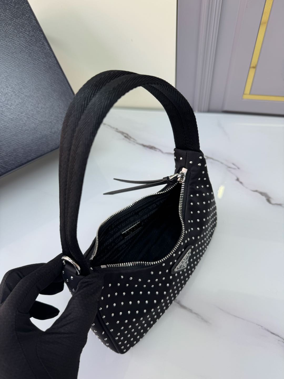 [TOP] PRADA Re-Edition 2000 Bag Hobo Underarm Bag 23x13x5cm - Black