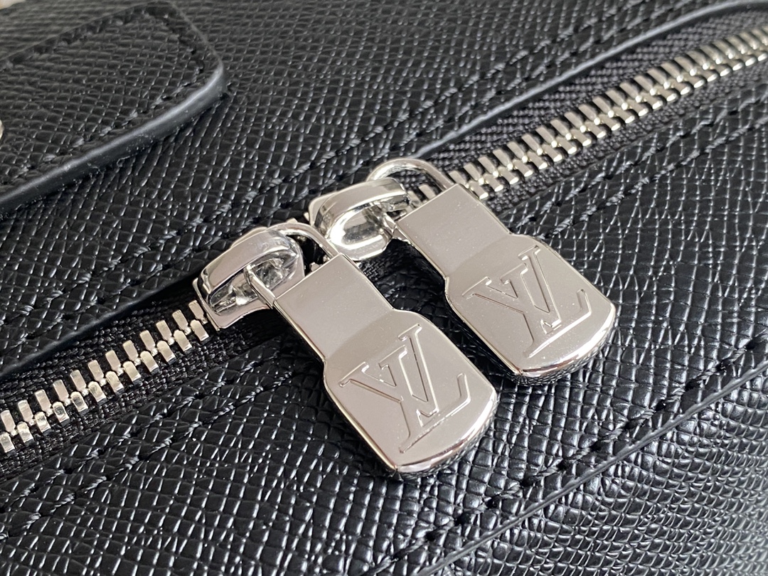 [TOP] Louis Vuitton LV Briefcase Backpack Taiga Leather 29x38.5x11cm - Black