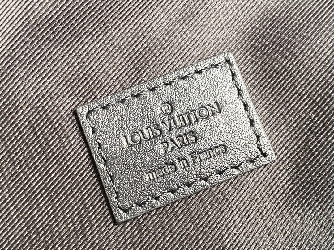 [TOP] Louis Vuitton LV Discovery Waist Bag Monogram Shadow Embossed Calfskin 47x20x9cm - Black