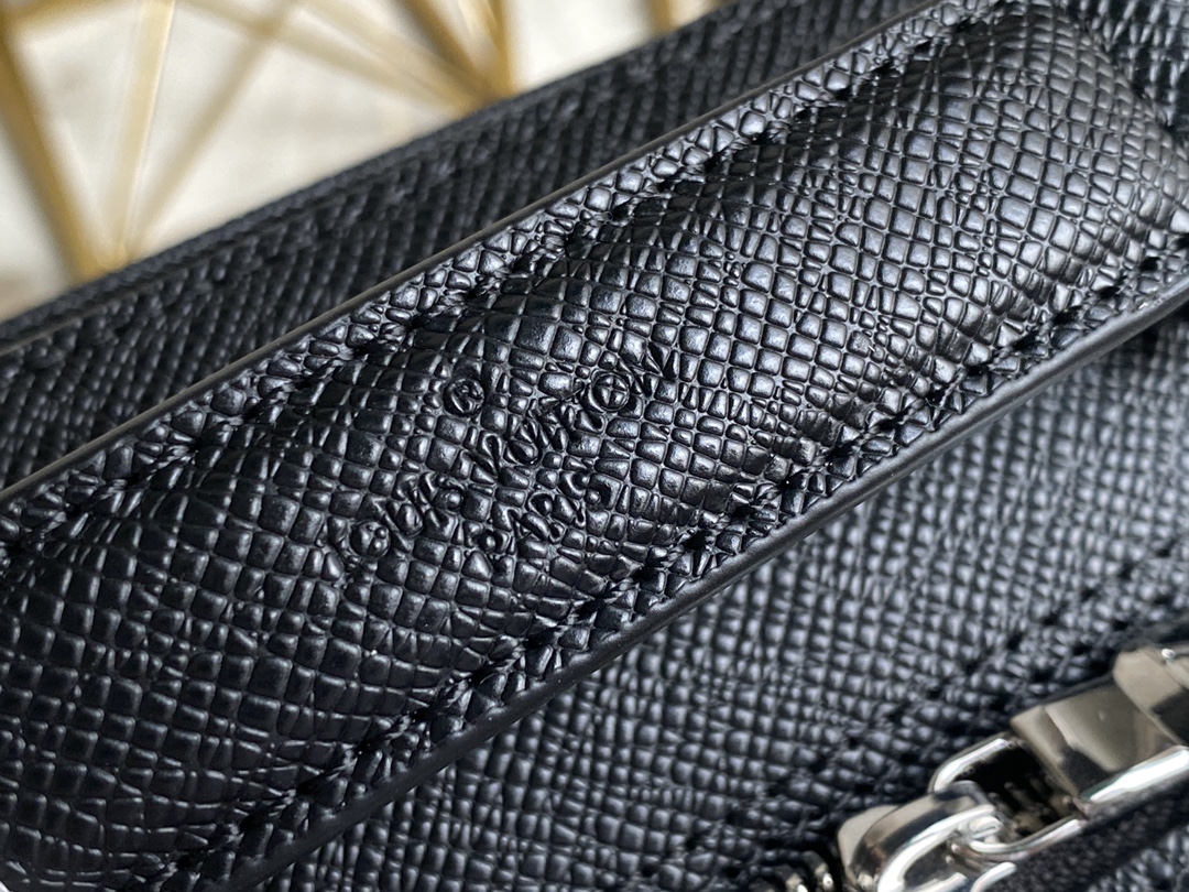 [TOP] Louis Vuitton LV Briefcase Backpack Taiga Leather 29x38.5x11cm - Black