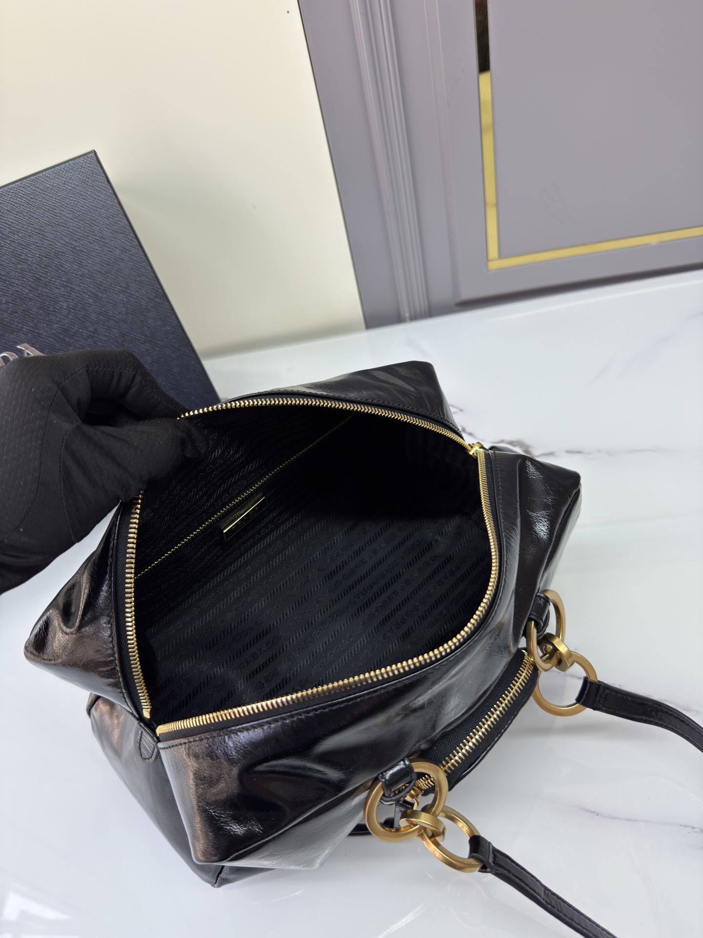 [Top] PRADA Oil Wax Leather Bag 30x14x13.5cm - 3 Colour