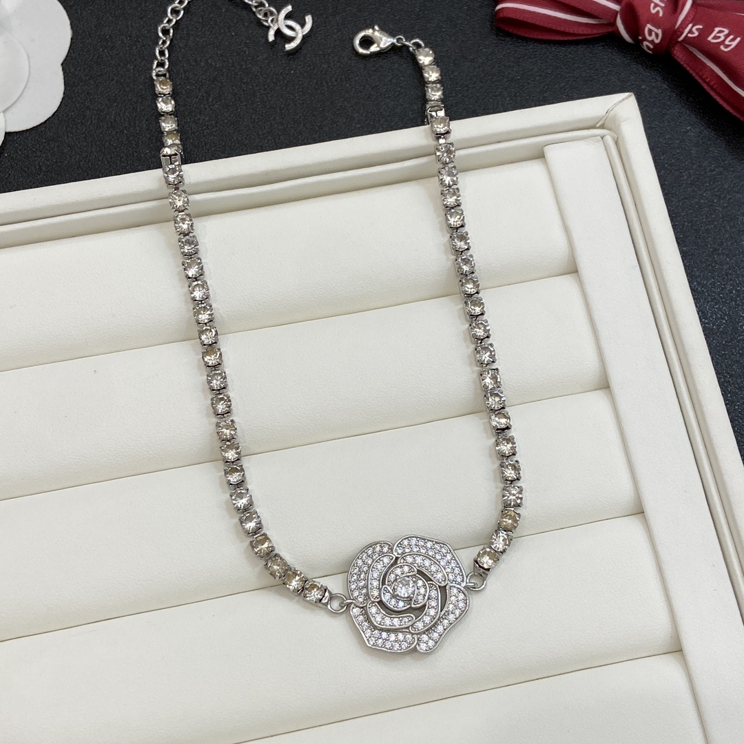 [TOP] CHANEL Camellia Necklace - 2 Colors