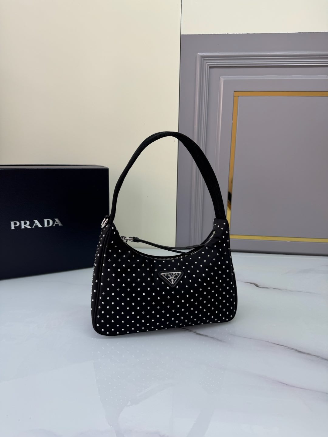 [TOP] PRADA Re-Edition 2000 Bag Hobo Underarm Bag 23x13x5cm - Black