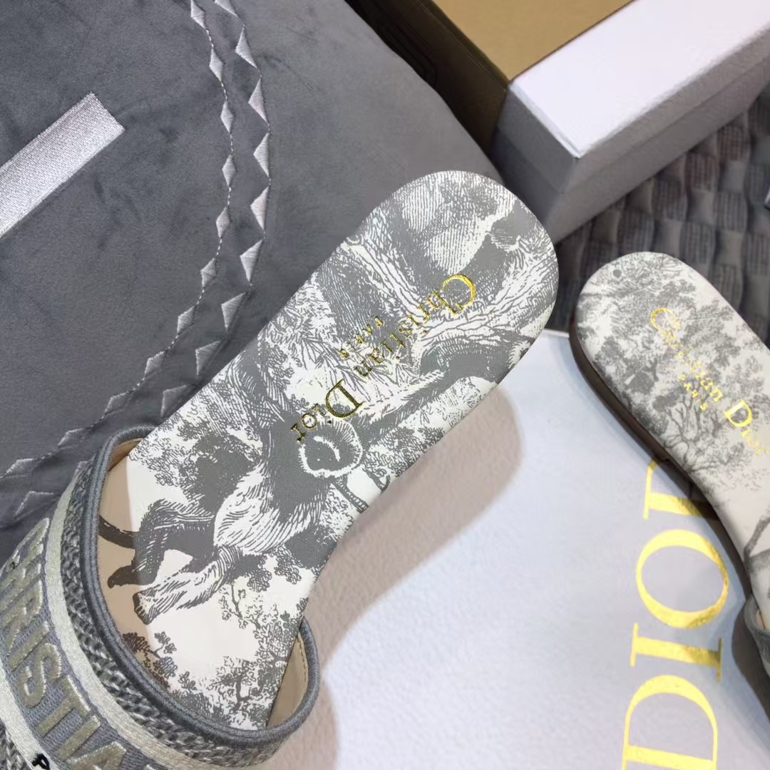 [TOP] Christian Dior CD Embroidered Sandals - Gray