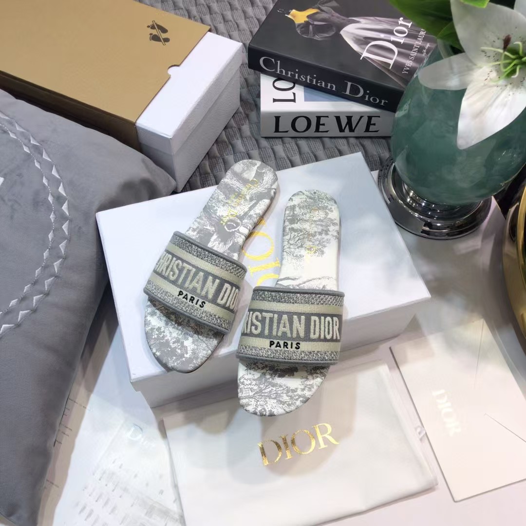 [TOP] Christian Dior CD Embroidered Sandals - Gray